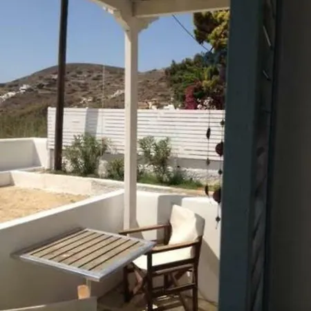 Campos Yalos Villa Chora (Ios)