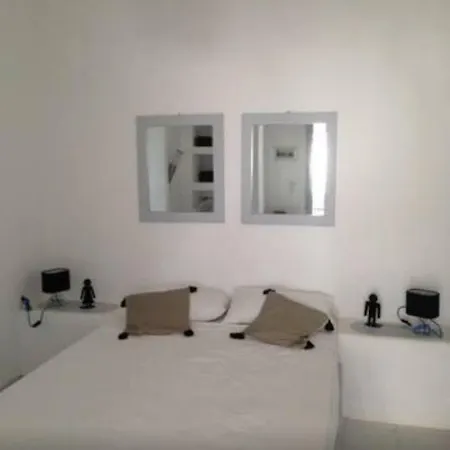 Campos Yalos Villa Chora (Ios)