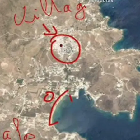 Campos Yalos Villa Chora (Ios)