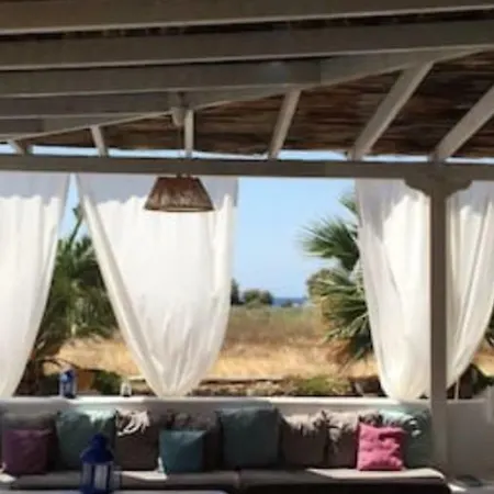Campos Yalos Villa Chora (Ios)