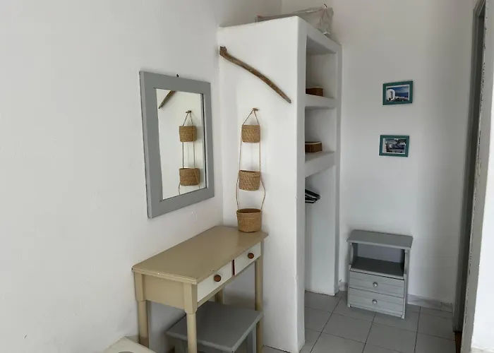 Campos Yalos Villa Chora (Ios)