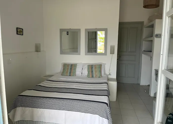 Campos Yalos Villa Chora (Ios)