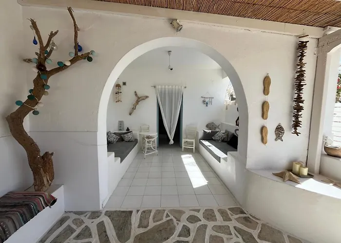 Campos Yalos Chora (Ios)